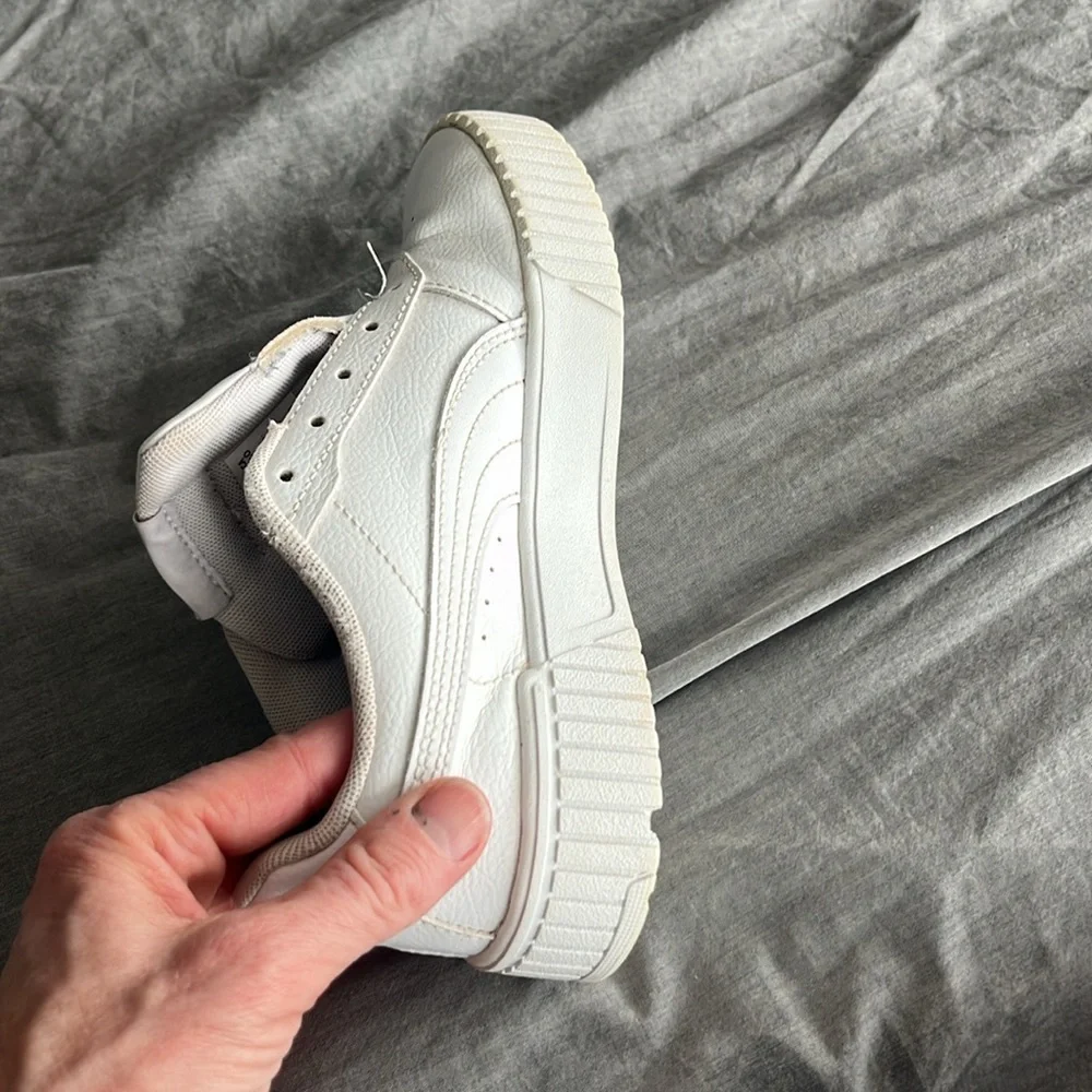 Size 2 (US) kids Puma sneakers, white. Worn twice. - Picture 7 of 7